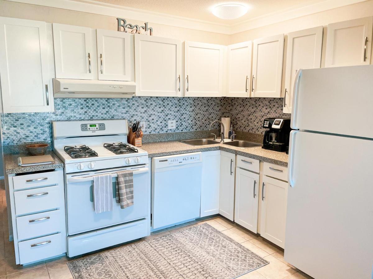 شقة Molokai Island Retreat With Beautiful Ocean Views And Pool - Newly Remodeled! Ualapue المظهر الخارجي الصورة