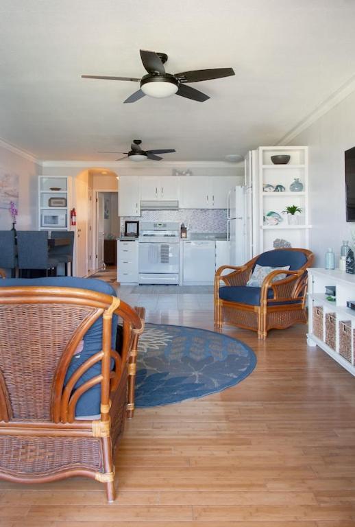 شقة Molokai Island Retreat With Beautiful Ocean Views And Pool - Newly Remodeled! Ualapue المظهر الخارجي الصورة