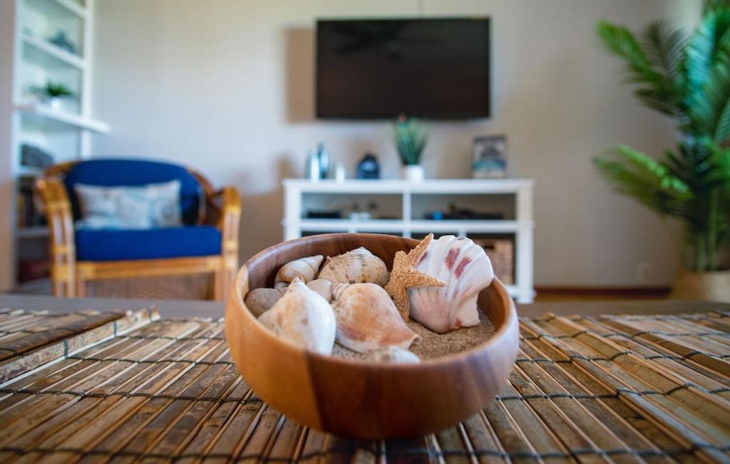 شقة Molokai Island Retreat With Beautiful Ocean Views And Pool - Newly Remodeled! Ualapue المظهر الخارجي الصورة